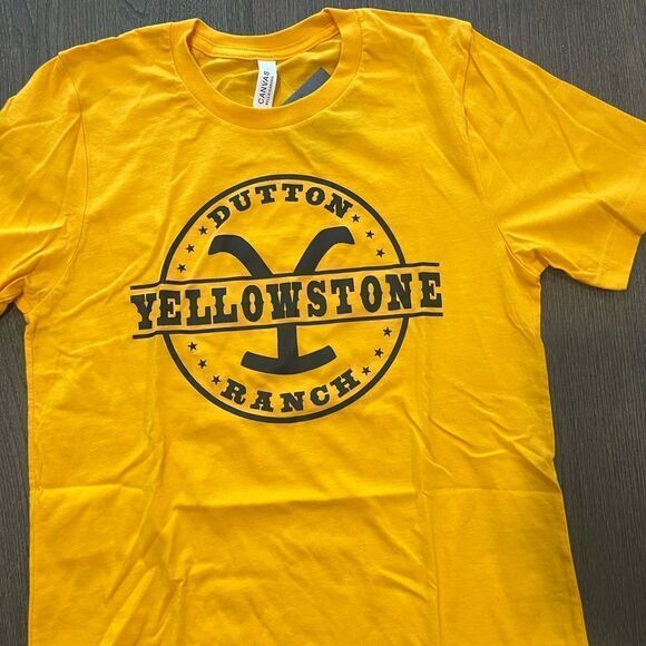 NWT Yellowstone Dutton Ranch Graphic T-Shirt Paramount TV - Size M - Picture 2 of 5
